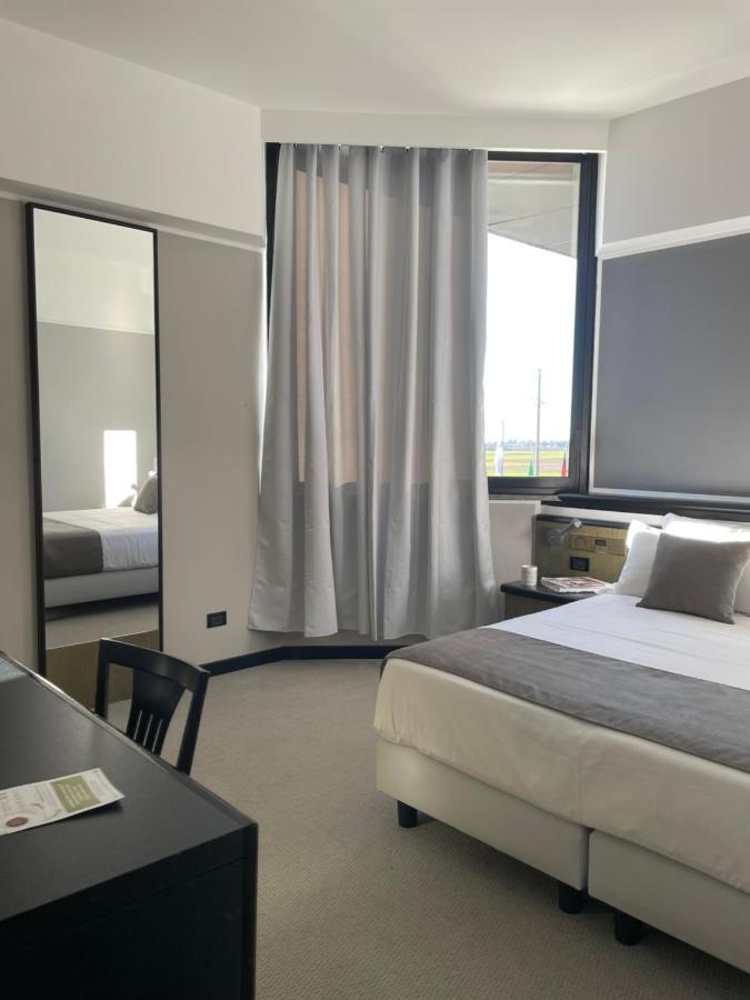 Hotel Gardenia Fiera Cermenate Esterno foto