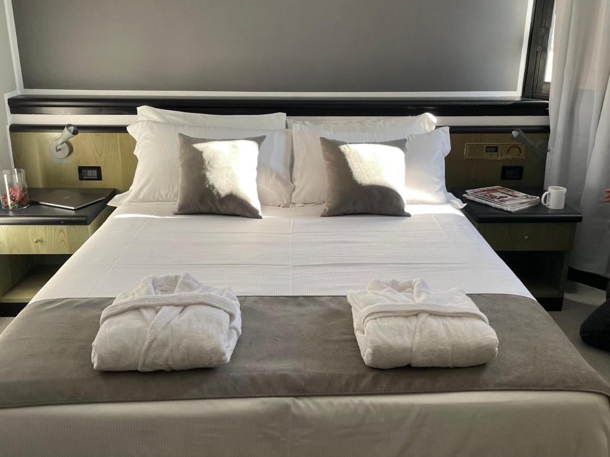 Hotel Gardenia Fiera Cermenate Esterno foto